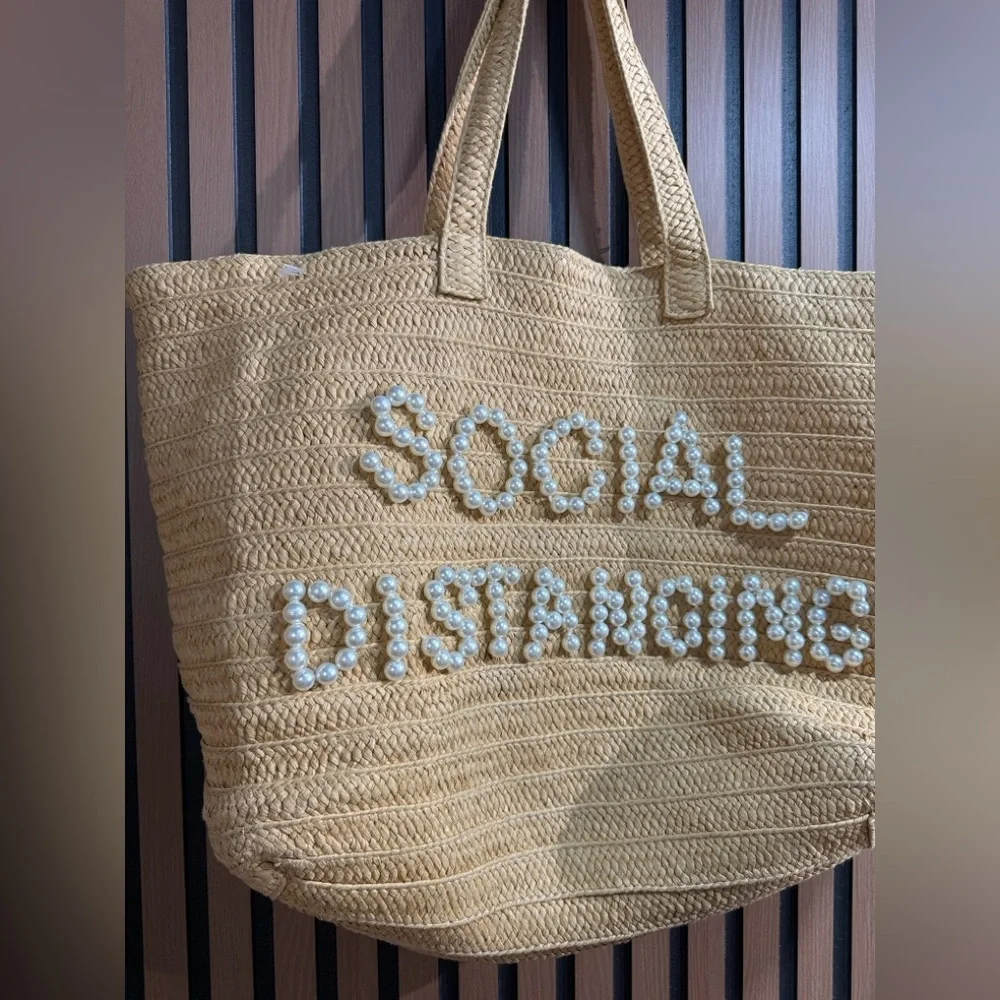 BTB‎ LOS ANGELES SOCIAL DISTANCING STRAW TOTE